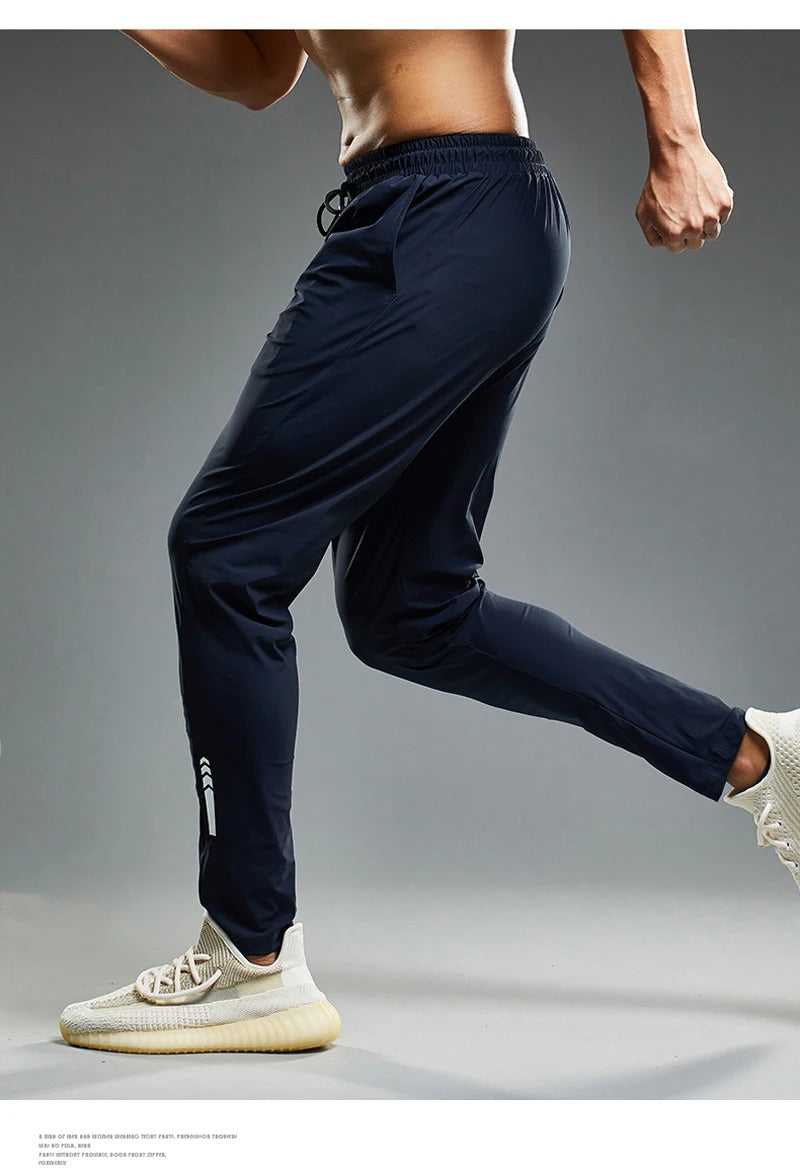 Elastisk midjebånd på komfortable herre joggebukser. Gir fleksibel passform for trening og hverdag. Atletisk.