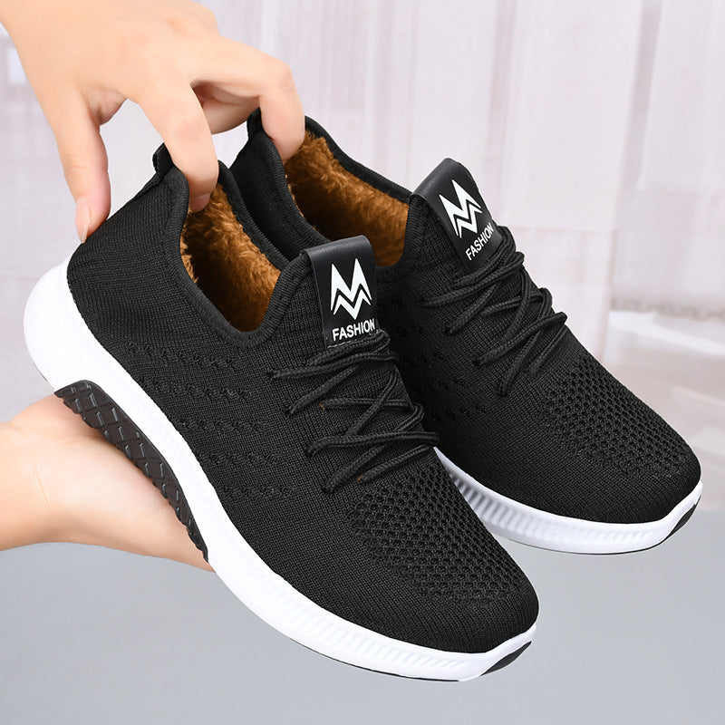 Stilige herre sportssko i slip-on modell, med fokus på komfort, lettvekt og pusteevne, perfekt for aktiv hverdag.
