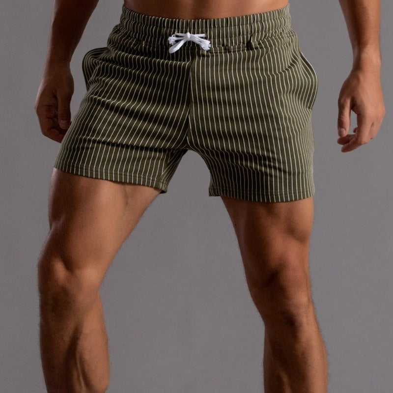 Herreshorts i pustende stoff, hurtigtørkende for strandbruk. Sporty look og slimfit.
