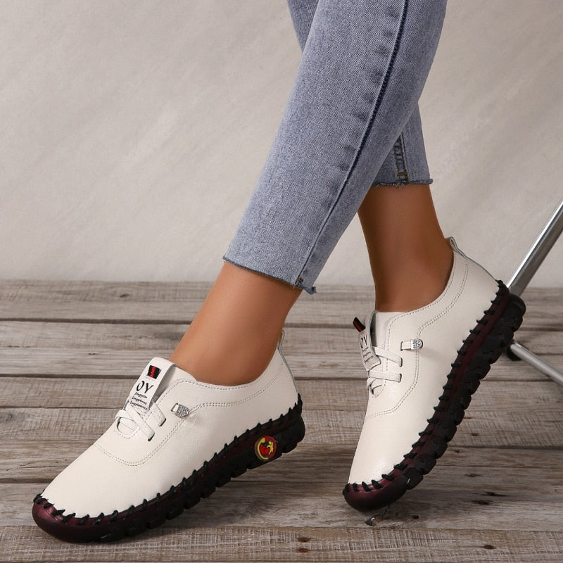 Komfortable fritidssko for kvinner, med ortopediske egenskaper og klassisk loaferstil.