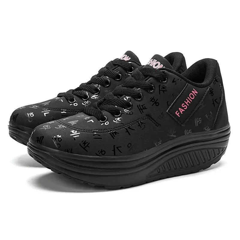 Komfortable plattformsneakers med kilehæl for kvinner, perfekte fritidssko med snøring.