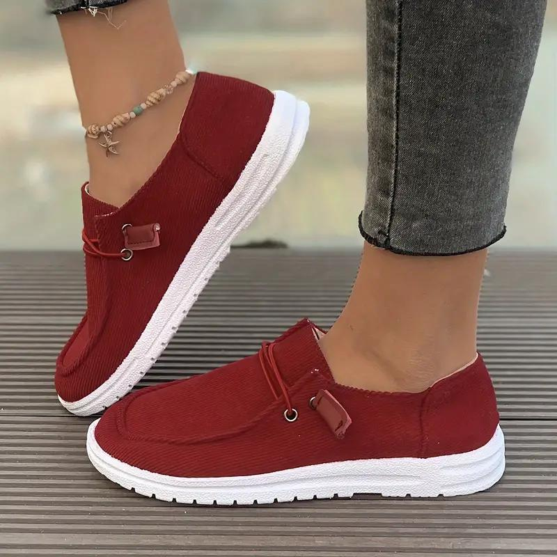 Lette slip-on sommersko for damer. Minimalistiske vårsko som gir komfort og stil for hverdag.