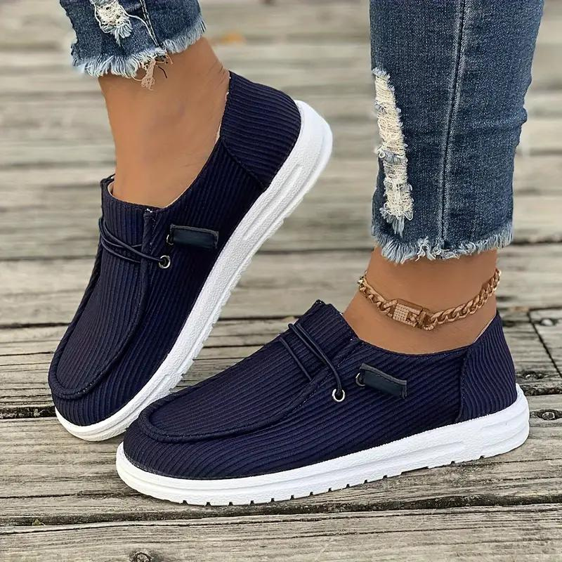 Moderne og allsidige slip-on sko for kvinner. Enkel å ta på, perfekt for en aktiv hverdag og fritid.