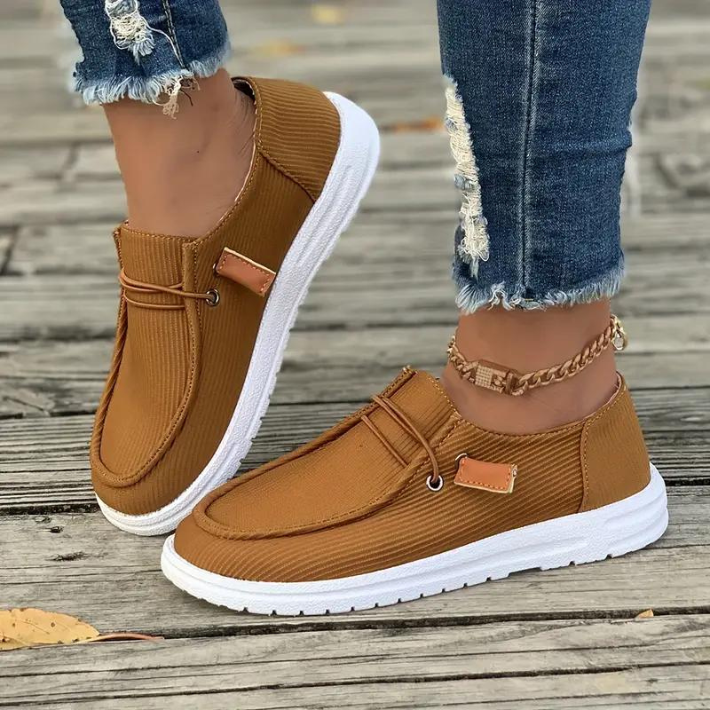 Komfortable damesko; lette fritidssko for hverdag. Enkel slip-on stil som passer til alle anledninger.