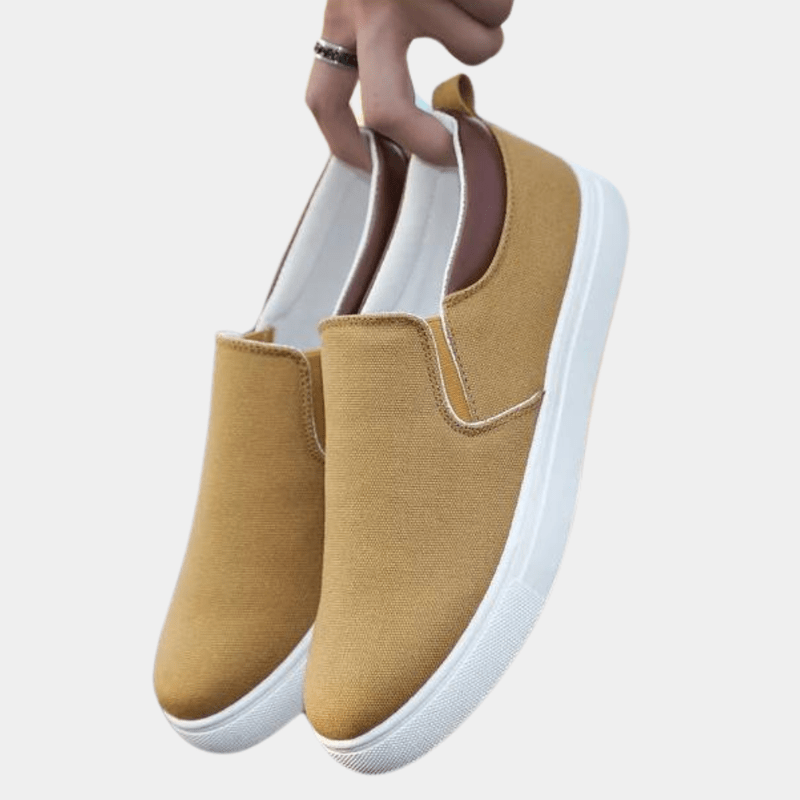 Minimalistiske og stilrene slip-on herresko, lett å kombinere med uformelle antrekk.