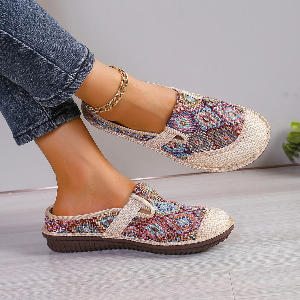 Nærbilde av pustende mesh på slip-on herresko, optimal komfort og ventilasjon.