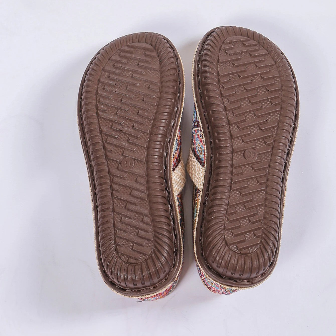 Myk og fleksibel såle på komfortable slip-on herresko, ideelle for lange dager.
