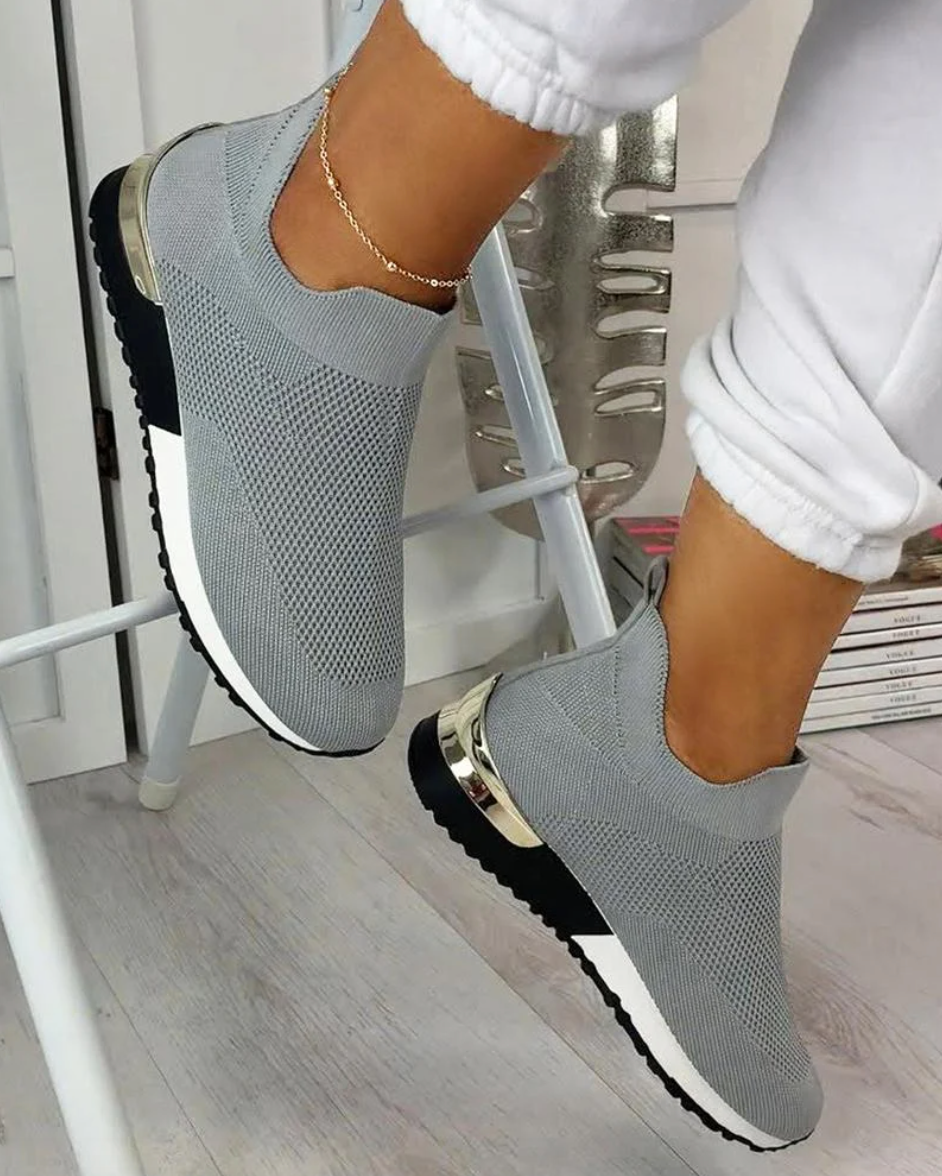 Slip-on joggesko for kvinner i moderne design. Komfortable, lette damesko for casual stil og hverdagsbruk vår/høst.