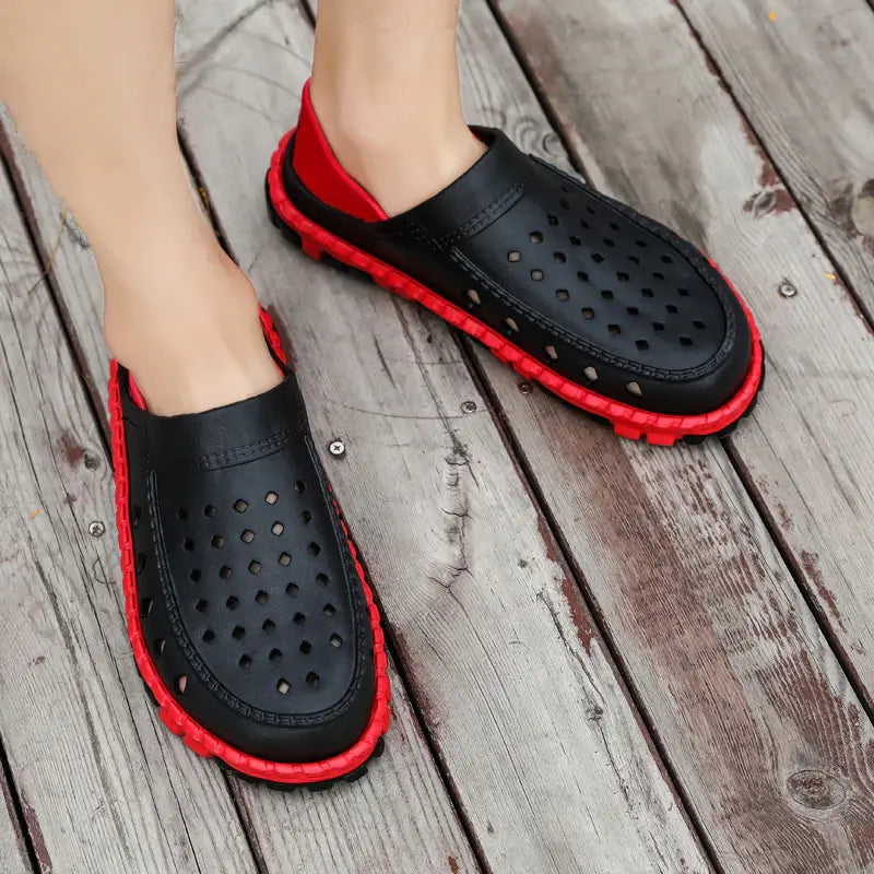 Sklisikre unisex tresko med ventilasjonshull, optimal komfort for sommerdager og fritid.