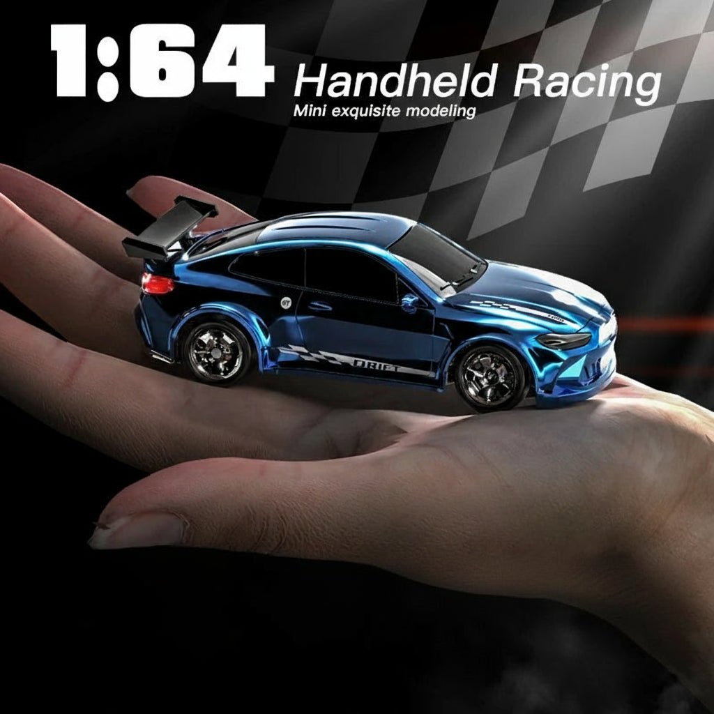Oppladbar 1:64 RC driftbil, klar for timevis med spennende driftkjøring. En kul lekebil.