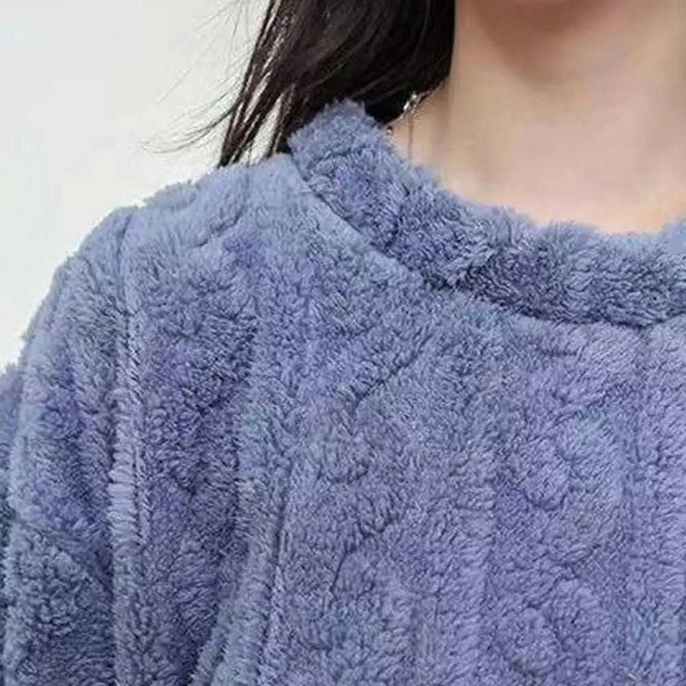 Overdel av myk og varm kvinnepyjamas, designet for komfortabelt nattøy og loungewear.