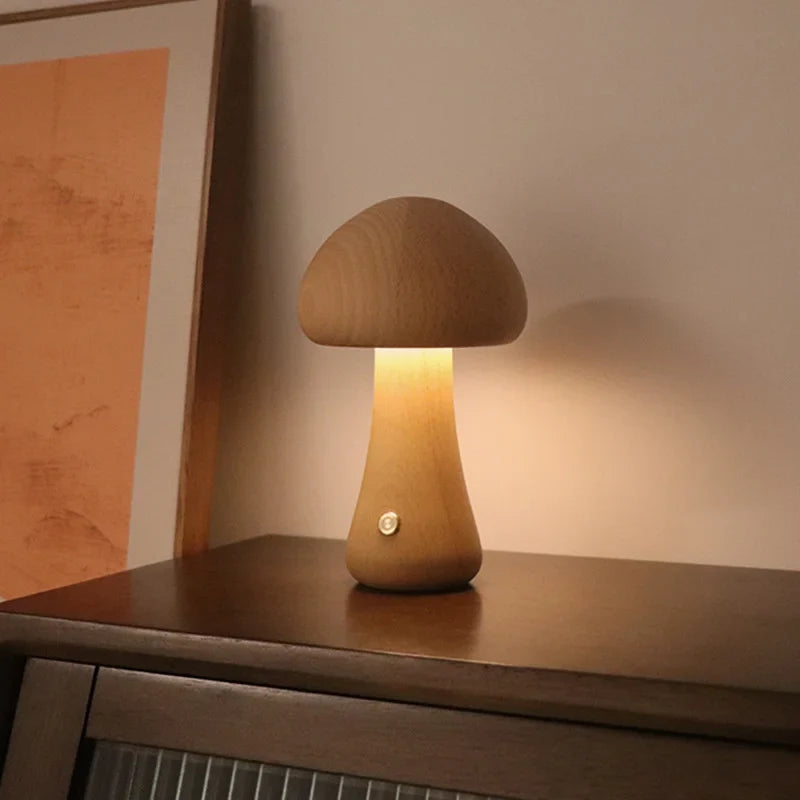 Koselig sopp nattlampe som skaper en varm atmosfære. Mykt LED-lys for barnerommet.