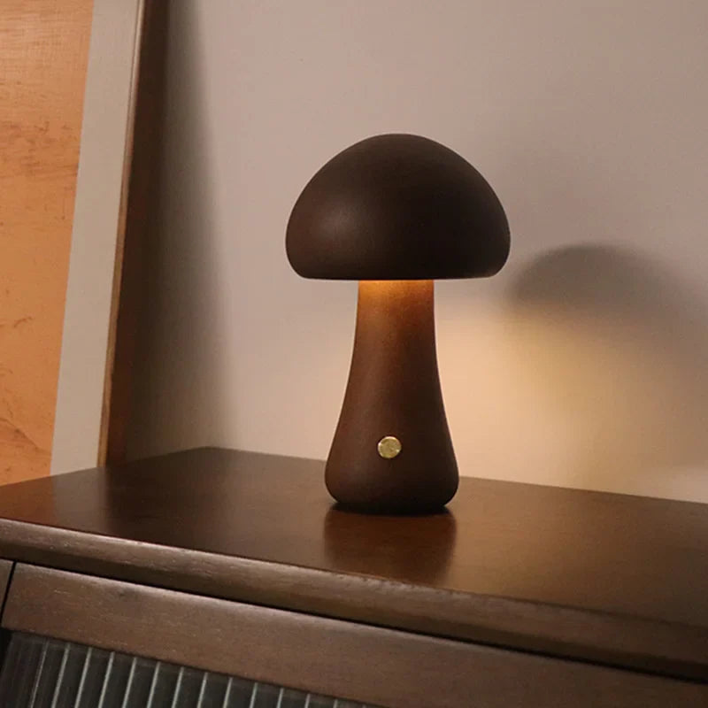 Elegant sopp nattlampe med treverk, LED-lys, og berøringskontroll. USB-oppladbar barnelampe.