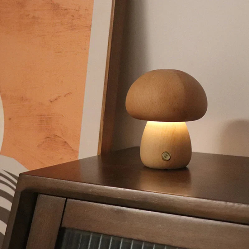 Sopp nattlampe for barnerom med enkel berøringskontroll. Mykt LED-lys for god søvn.