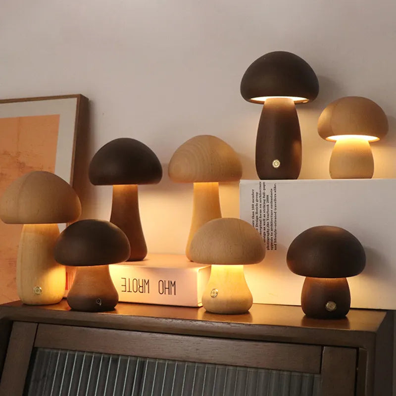 Koselig sopplampe som gir varmt stemningslys på barnerommet. LED-lys med berøringskontroll.