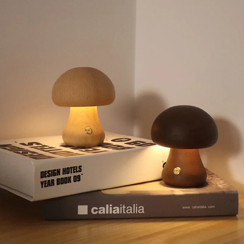 Søt sopp nattlampe med unikt design. Mykt LED-lys og berøringskontroll. Ideell barnelampe.