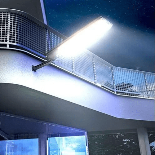 Kraftig 3000W utendørs solcellelampe gir gratis belysning til innkjørsel og uteområde med LED-lys.
