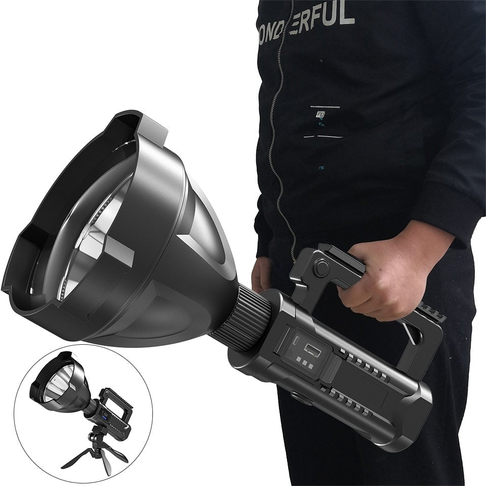 Robust LED lommelykt, oppladbar, ideell for camping, jakt og fiske. Lyssterk og vanntett.