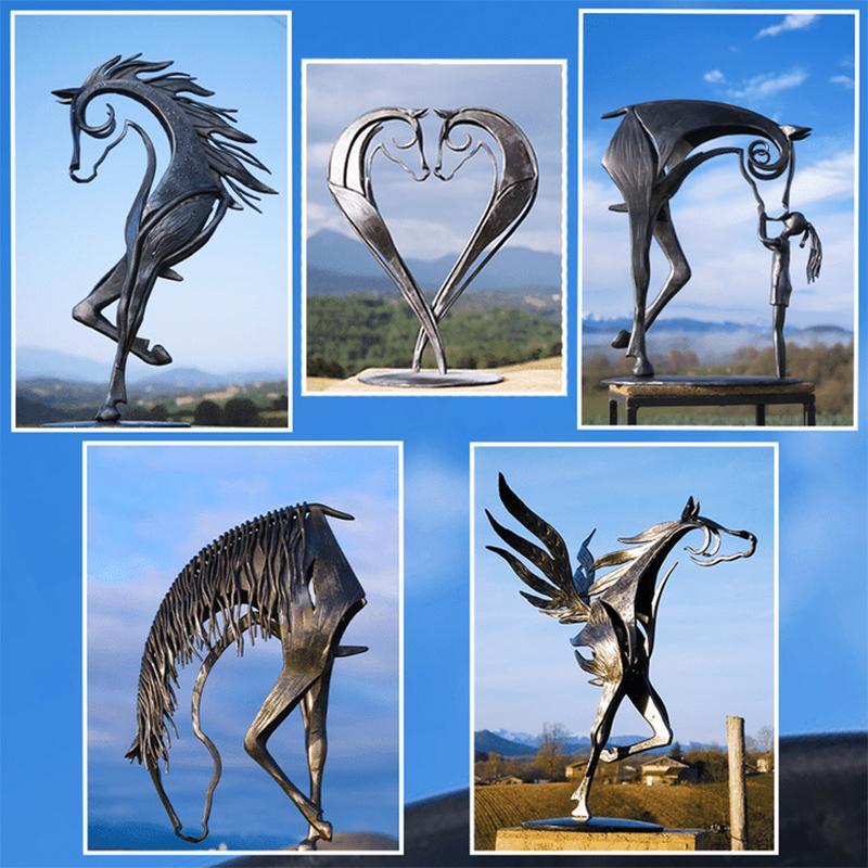 Stilig, minimalistisk hestestatue i metall, perfekt for hageinspirasjon og utendørs bruk.