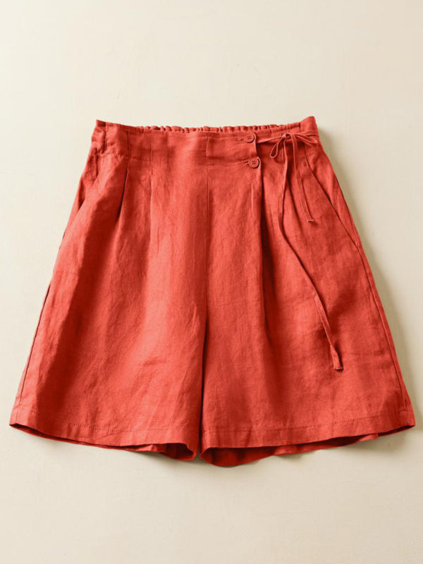 Stilige kvinne baggy shorts med komfortabel, løs passform. Allsidige sommershorts for damer i retro stil.