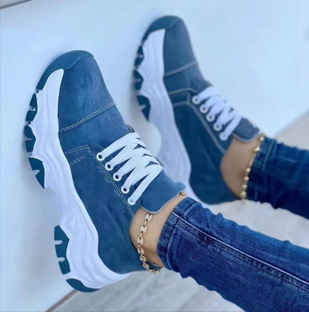 Vår/sommer plattform joggesko, trendy kvinnesko med fokus på komfort og stil for aktive dager.