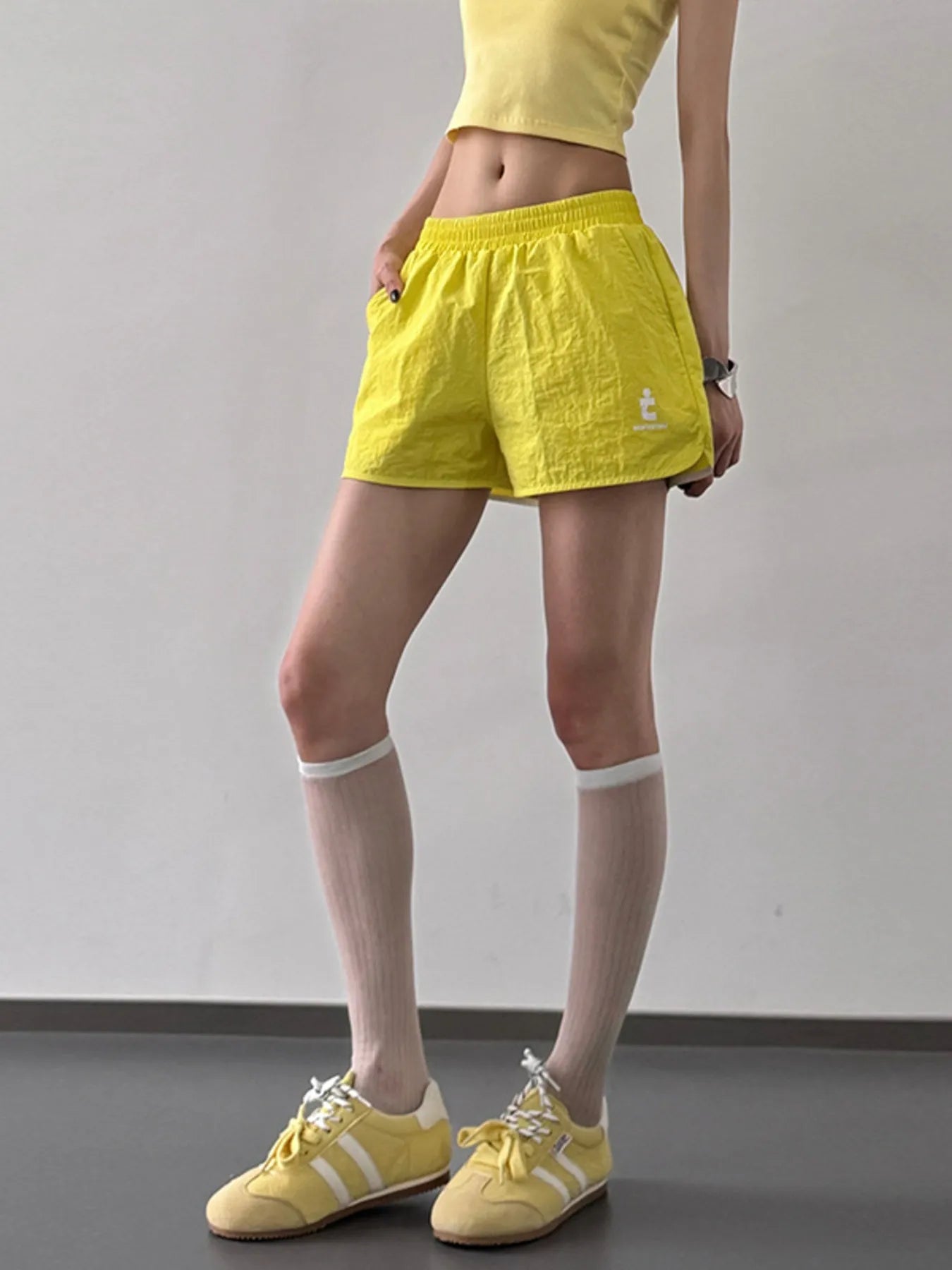 Blå kvinne shorts med elastisk midje, ideell for sommerkomfort, fritidsklær og dameklær.