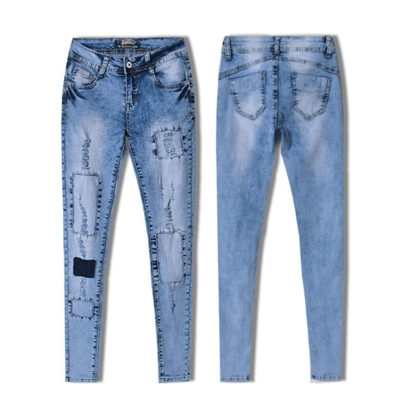Kvinne skinny jeans i mørkeblå, komfortabel stretch stoff, perfekt for hverdagsbruk og moderne mote.
