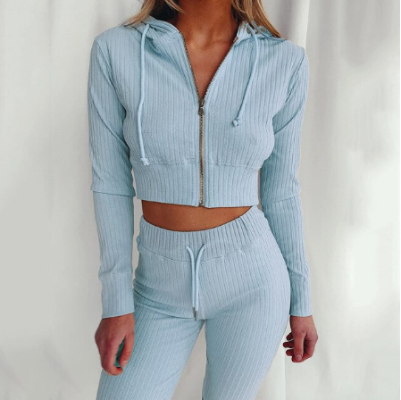 Trendy kvinne tracksuit, vårkolleksjonens mest komfortable treningssett for sommerklær.