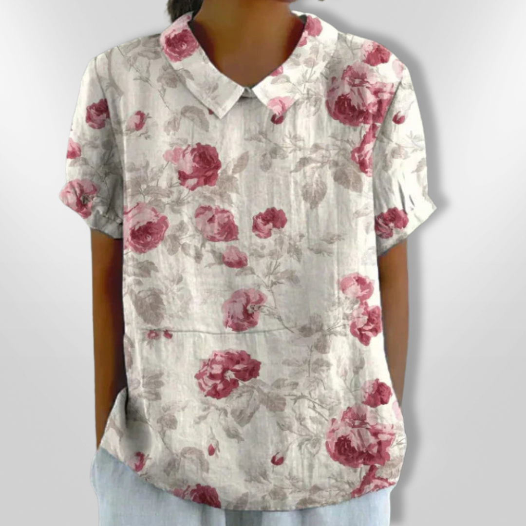 Modell i løstsittende damebluse med blomstertrykk, egnet for kontorstil og hverdag. Kortermet design.