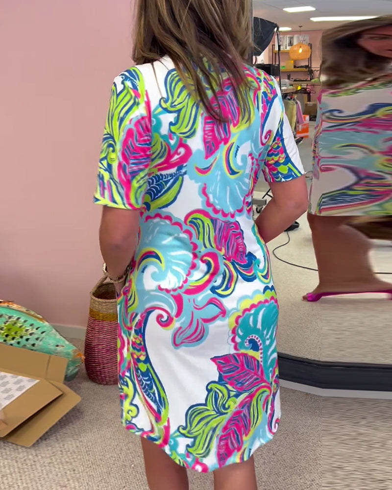 Myk, glitrende kvinnebluse i elegant design. Komfortabelt stoff for sommer og festlige anledninger.