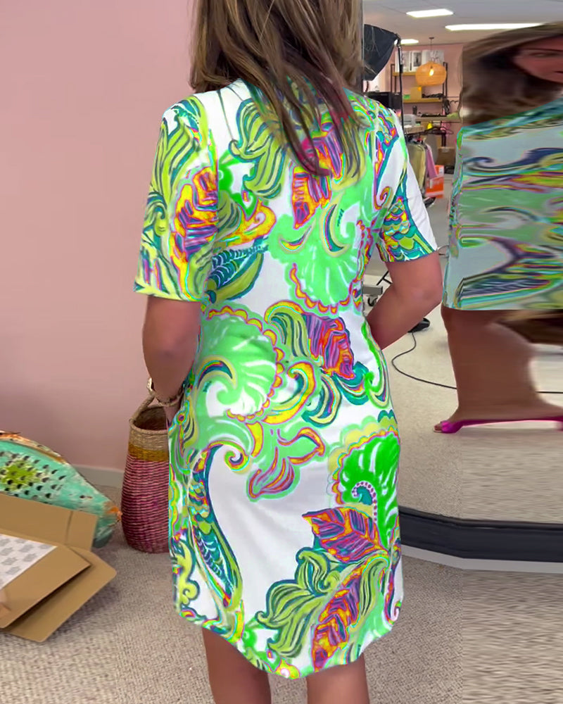 Detaljer av glitrende mønster på en elegant kvinnebluse. Myk og komfortabel glitterbluse.