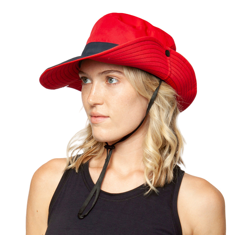Kvinnelig sammenleggbar UV-solhatt. Elegant polyester hatt med UV-beskyttelse for sommer og strand.