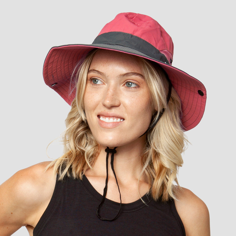 Elegant kvinnelig solhatt i polyester. Justerbar sommerhatt med UV-beskyttelse for komfortabel bruk.