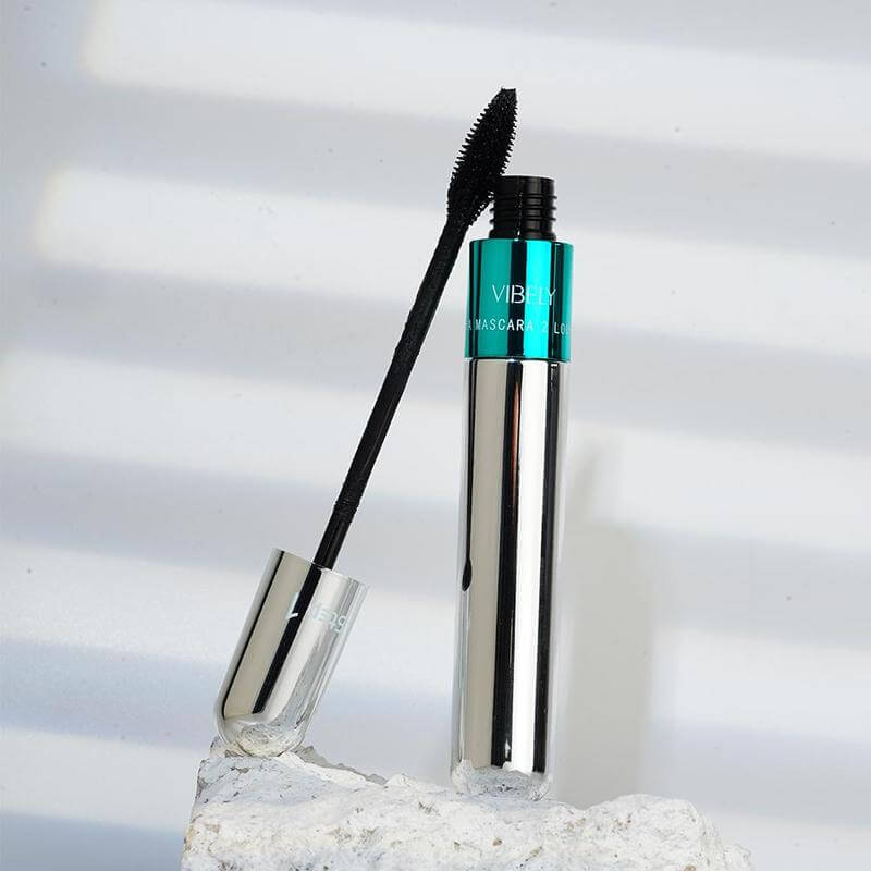 Langvarig 4D vannfast mascara til kvinner. Gir fyldige vipper med volum og definert lengde.