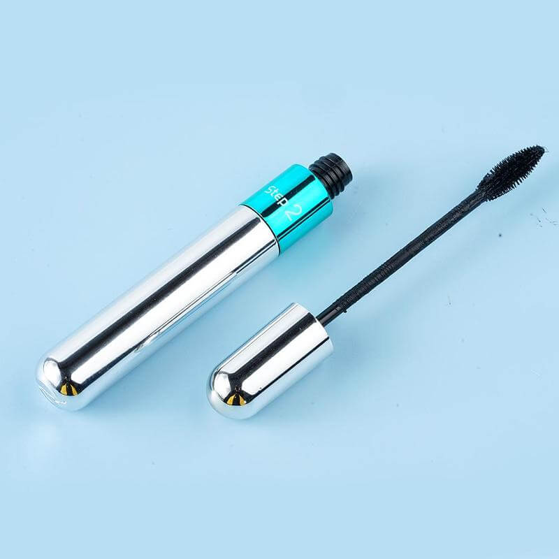 Nærbilde av øyne med 4D vannfast mascara. Forbedrer vipper med mer volum og fantastisk lengde.