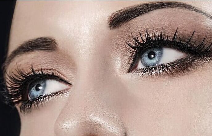 Optimal øyesminke: 4D vannfast mascara for kvinner. Langvarig volum og lengde uten klumper.