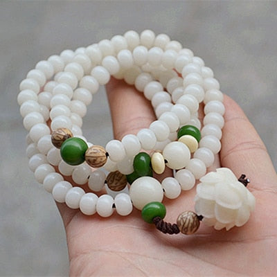 Kvinner Bodhi Lotus perlearmbånd for meditasjon. Håndlaget mala-armbånd med naturlige bodhi-perler og lotus-anheng.
