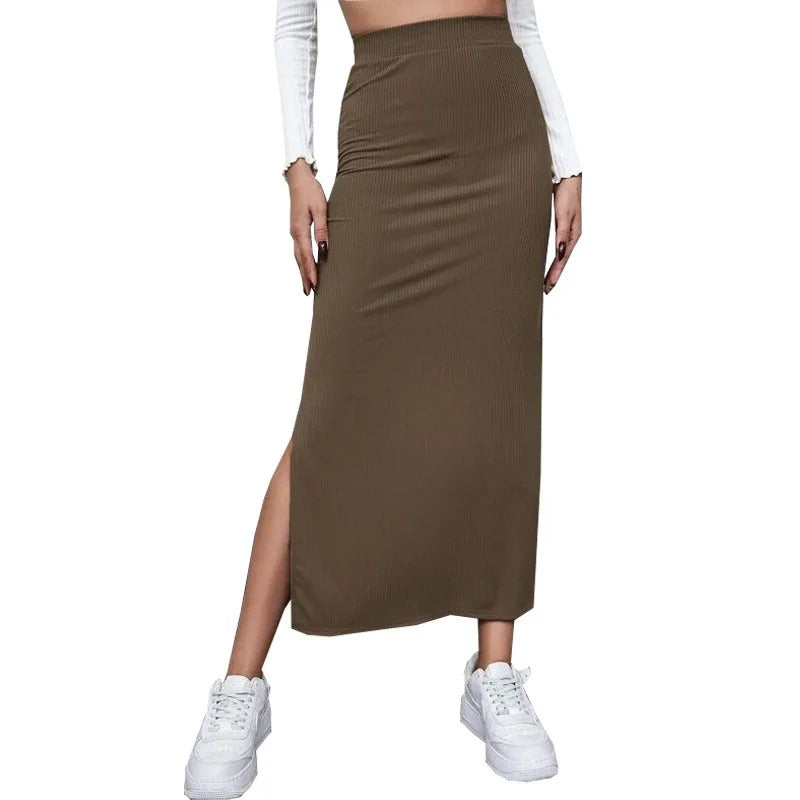 Kvinner slankt maxiskjørt med høy midje og splitt, stylet for en elegant festlook. Moteriktig.