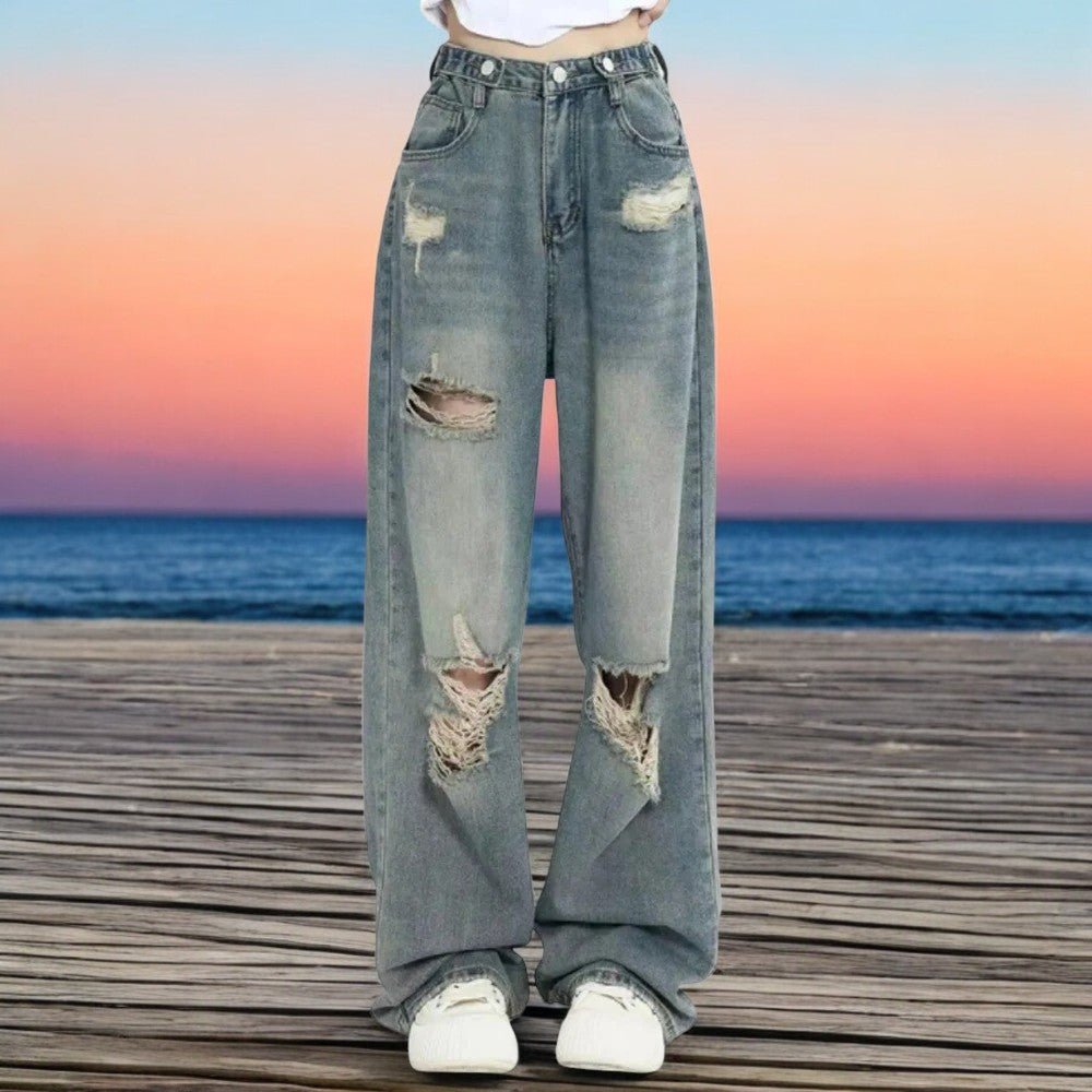 Retro-inspirerte damejeans med høy midje og ripped detaljer. Moderne vide ben for en trendy gatestil.