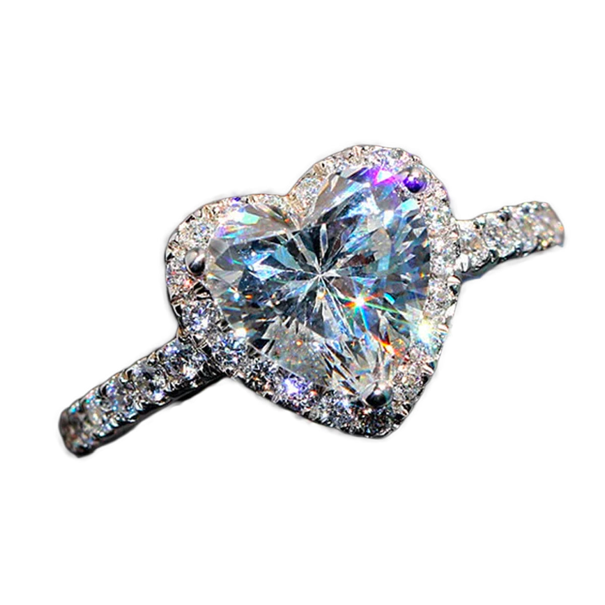 Kvinner hjertering i sølv med glitrende cubic zirconia steiner. Perfekt kjærlighetssymbol.