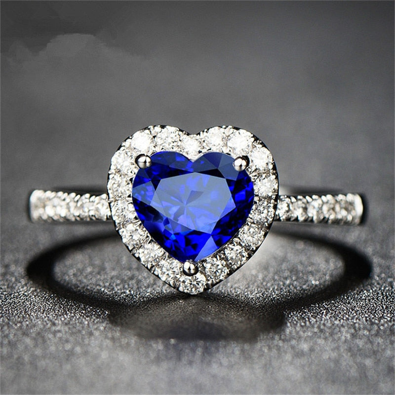 Hjerteformet ring for kvinner, med glitrende cubic zirconia, perfekt for mote.