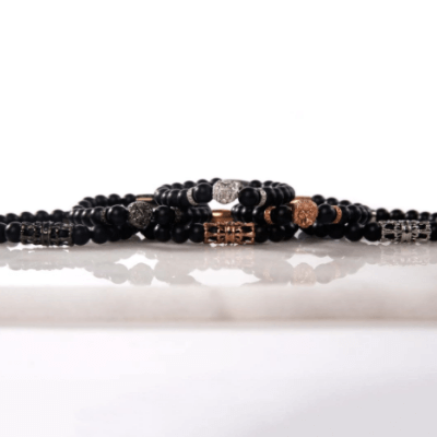 Kraftfullt natursteinarmbånd med løve for kvinner. Gir bæreren økt energi, styrke og trygg selvtillit.