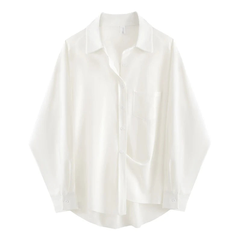 Kvinner oversized langermet skjorte i mykt stoff. Komfortabel og elegant hverdagsmote for dame.