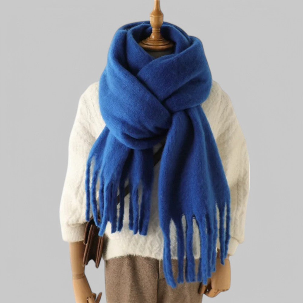 Trendy langt oversized skjerf for kvinner. Elegant vintertilbehør som gir varme.