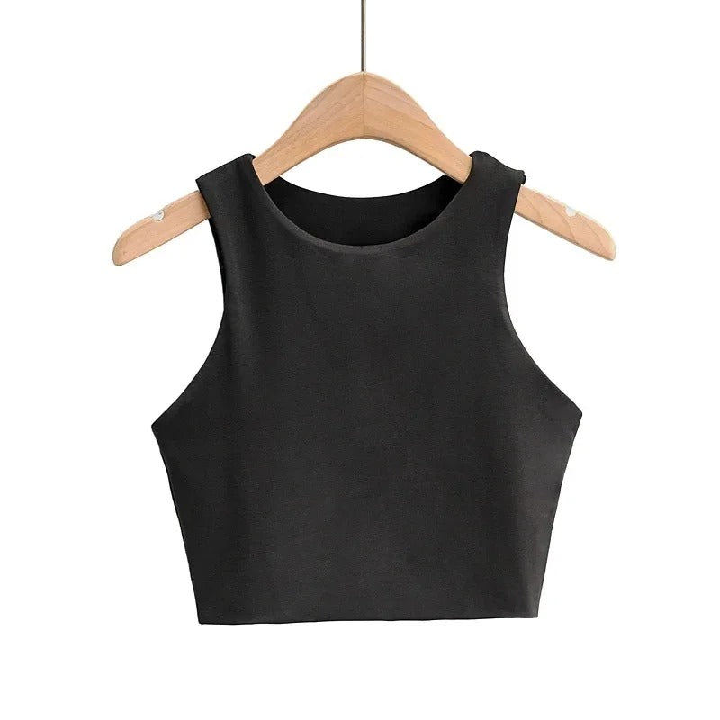 Kvinner slim fit tanktopp med tidløs o-hals, perfekt som basisplagg i garderoben.