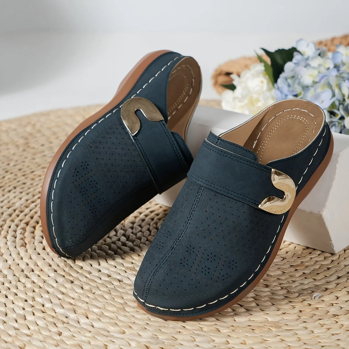 Komfortable slip-on kilesandaler med plattform, perfekte for hverdagskomfort.