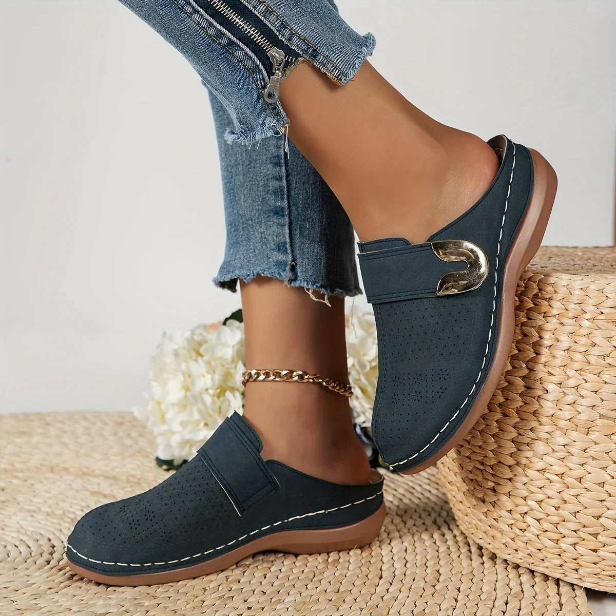 Praktiske slip-on sandaler for kvinner, lette sommersko med god passform for hverdagen.