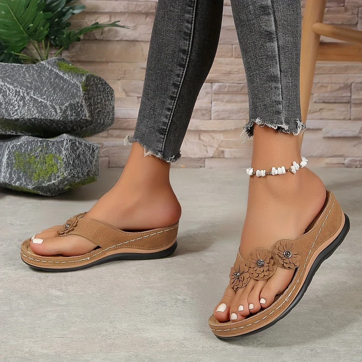 Kvinner blomstrete slip-on sandaler; myke og komfortable strandtøfler for en avslappet sommerstil.