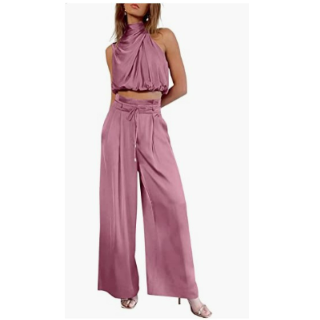 Elegant kvinner jumpsuit i lett stoff for sommeren. Minimalistisk, komfortabel og stilig overall.
