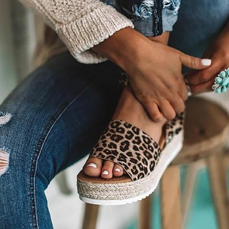 Sommer espadrillesandaler for kvinner. Stilige kilehælsko med komfortabel plattform.